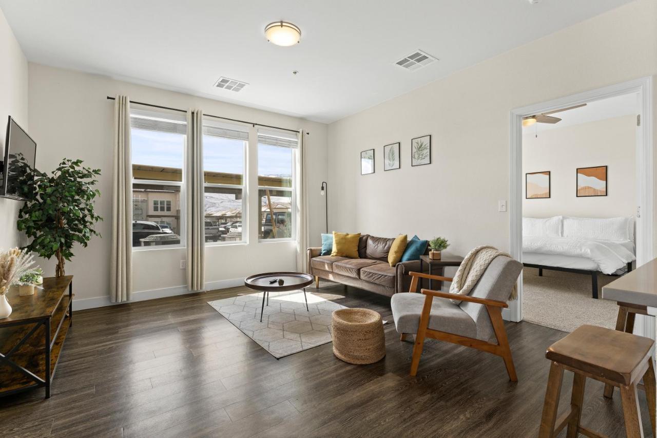 Luxury Retreat - King Beds, Hot Tub, & Pool - Family & Remote Work Friendly Apartment Reno Exterior photo