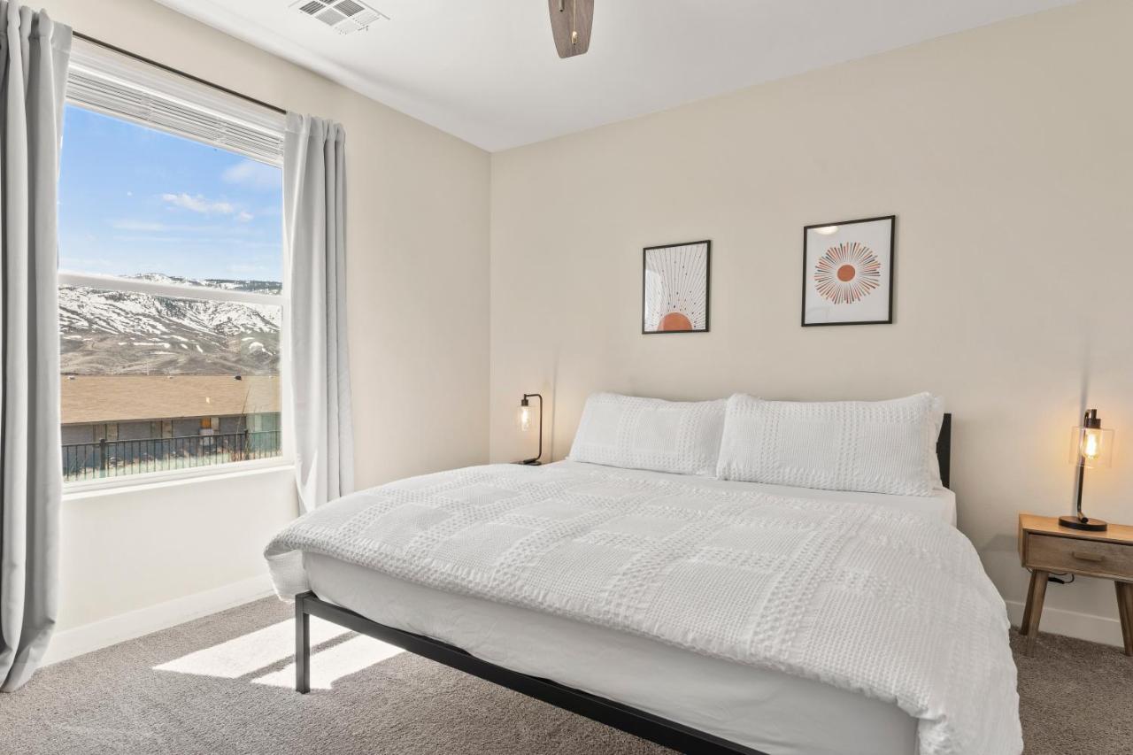 Luxury Retreat - King Beds, Hot Tub, & Pool - Family & Remote Work Friendly Apartment Reno Exterior photo