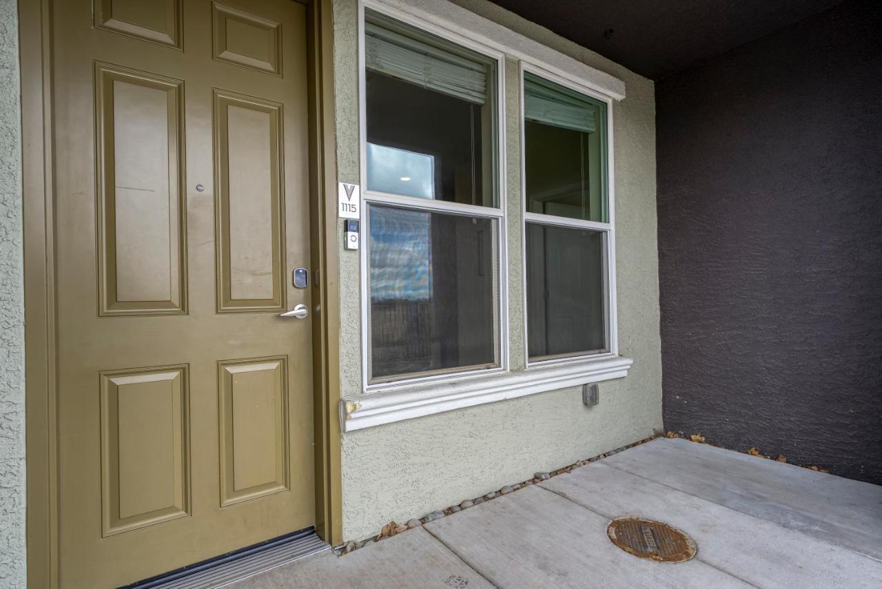 Luxury Retreat - King Beds, Hot Tub, & Pool - Family & Remote Work Friendly Apartment Reno Exterior photo